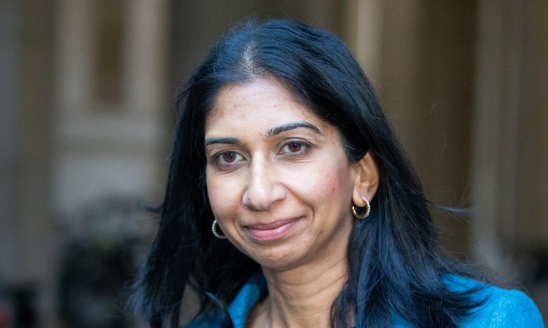 שרה בבריטניה פוטרה לאחר שתקפה את תומכי חמאס