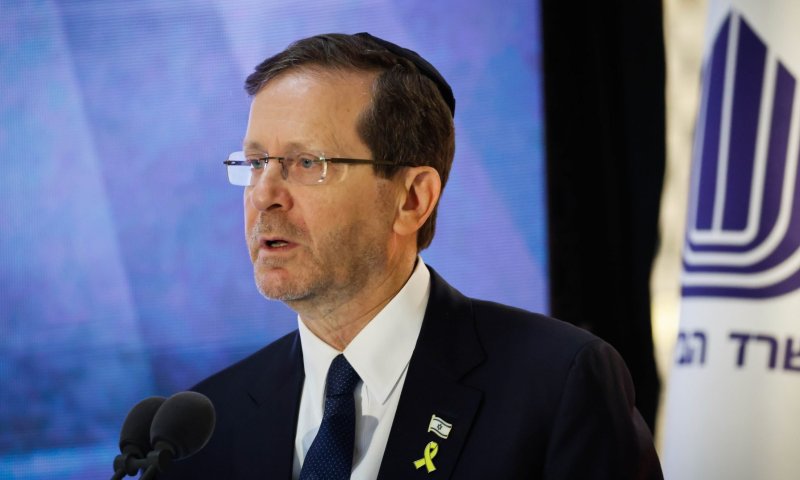 הרצוג שוב תופס צד: "רוב מוחלט בציבור סולד מאי ציות לפסק דין"