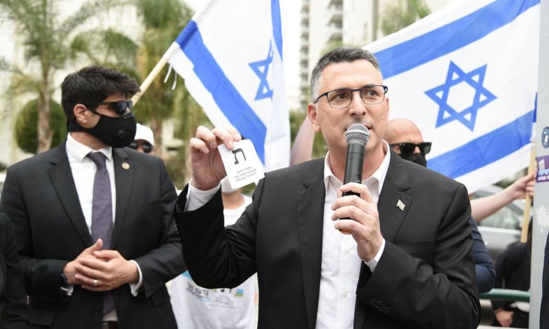 סער: "אני קורא לנתניהו: זוז הצידה, שחרר את ישראל"