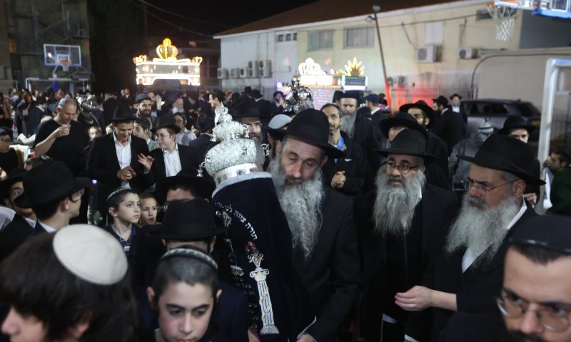 זוכה ההגרלה של יד לאחים בספר תורה הכניס אותו לעילוי נשמת בנו