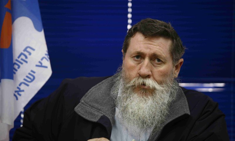 כצל'ה זועם: "נתניהו חילל את כבודו של הרב אליהו"