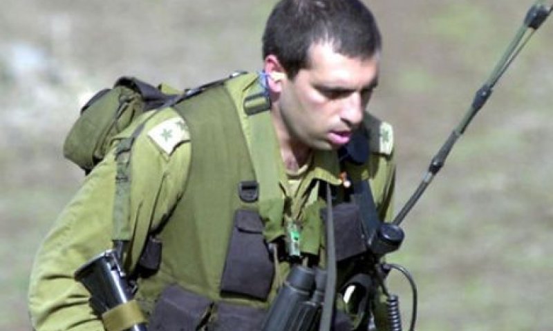 "הפעם היחידה שנגע בי היא כשלחץ לי יד כשקיבלתי דרגה"