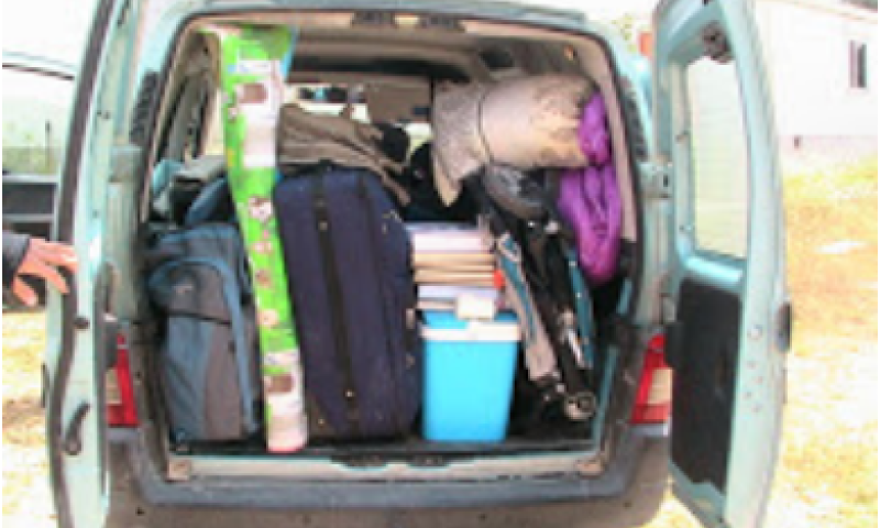 זוג מטיילים דתיים עם תינוק נעצרו בגלל סכין, כף ומזלג