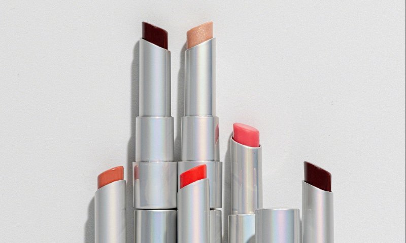 מלא בלחות ומרקם נעים: השפתון הכי מדובר הגיע לסקארה