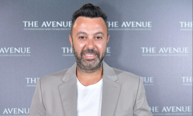 צפו: ליאור נרקיס מפתיע את אחיות בית החולים איכילוב