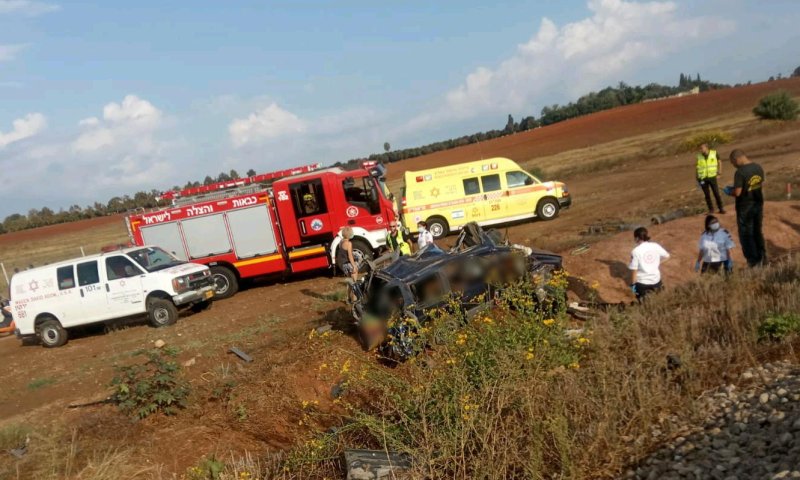 רכבת פגעה ברכב שפרץ למסילה; אדם אחד נהרג