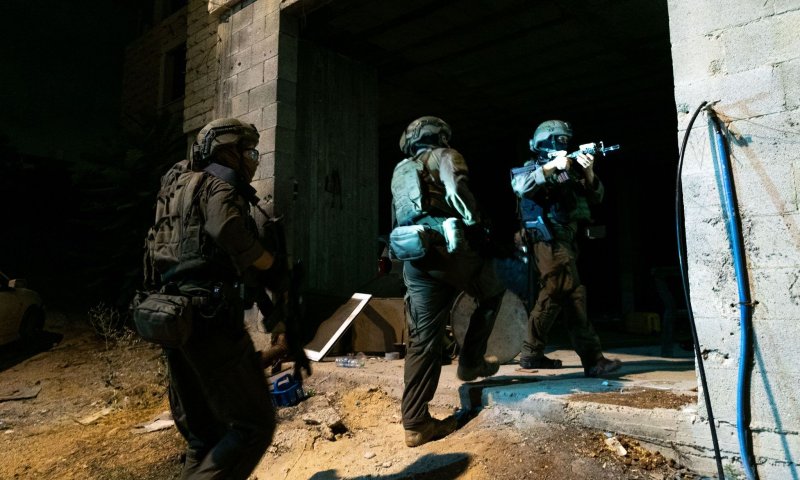 לוחם נפצע | צה"ל מיפה את בית המחבל לקראת הרס