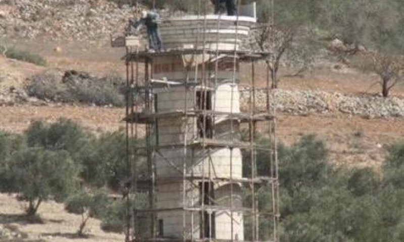 איפה אנשי שלטון החוק? למרות צו בג"צ, נמשכת בניית המסגד