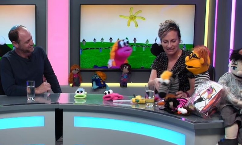 מה עושים עם הילדים בבית? כך תבנו יחד בובות מדליקות