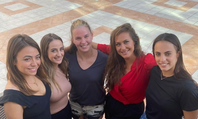 כוח נשי: קרן פלס במחווה למדליסטיות האולימפיות