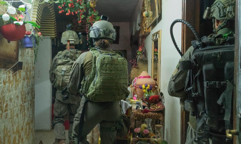 בלילה אחד: לוחמי צה"ל לכדו 12 מבוקשים | תיעוד