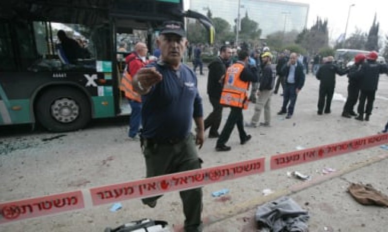 טרור בירושלים: הרוגה ופצועים מפיצוץ מטען חבלה ליד אוטובוס