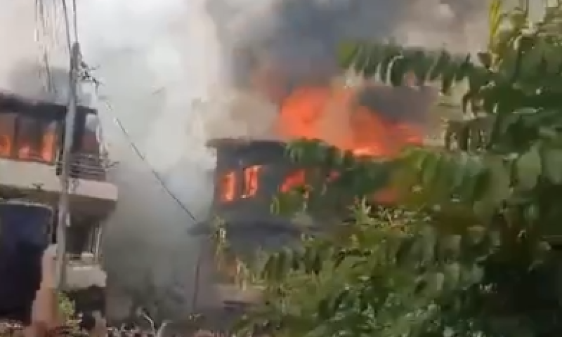 נפאל בלהבות: הממשלה מתפרקת, שרים נמלטים ממפגינים במסוקים