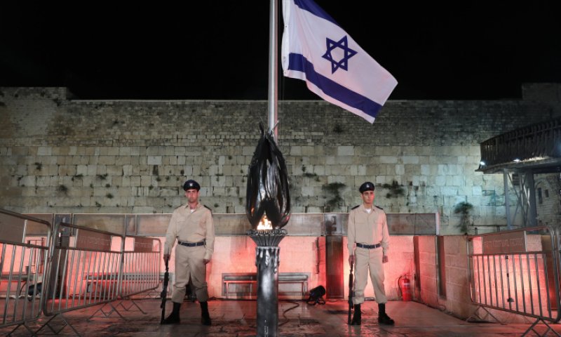 לזכרם: אירועי יום הזיכרון נפתחו בכותל המערבי