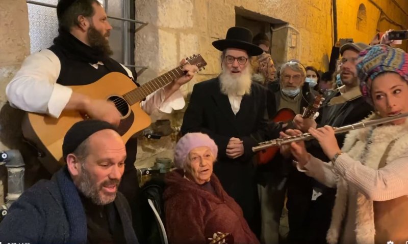 אפילו הקורונה לא עצרה: משפחת רזאל מתאחדת. צפו