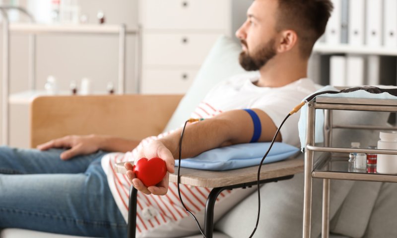 הורוביץ מסיר את ההגבלה על תרומות דם מהומואים