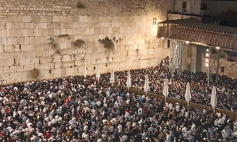 עוצמתי: רבבות בסליחות האחרונות של תשע"ט. צפו