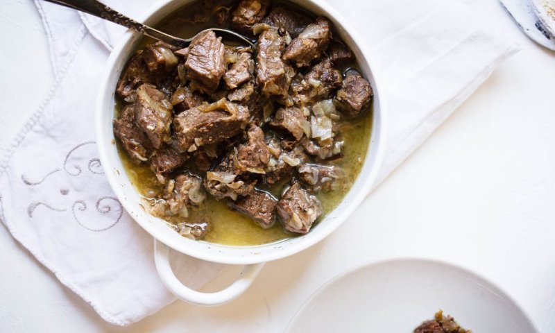 חוזרים לאכול בשרי: מתכון לבשר ראש נימוח וטעים