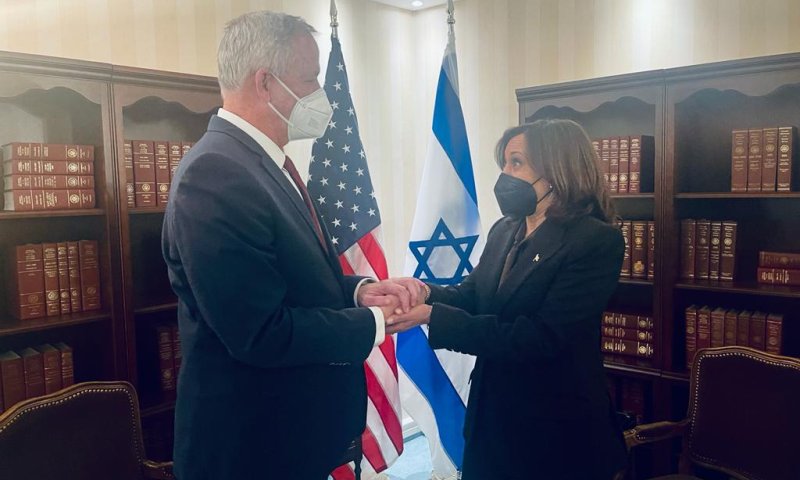 שר הביטחון נפגש עם סגנית נשיא ארה"ב במינכן