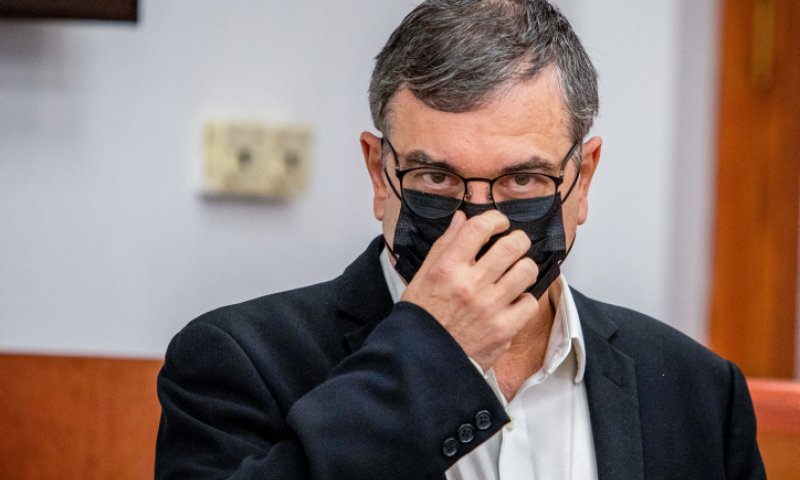 התובעת מבקשת להכריז על שלמה פילבר כ'עד עוין'