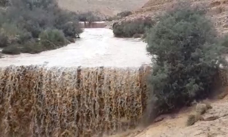 מרהיב &bull; צפו: אחרי סופ"ש סוער- זרימות  בנחלי הדרום