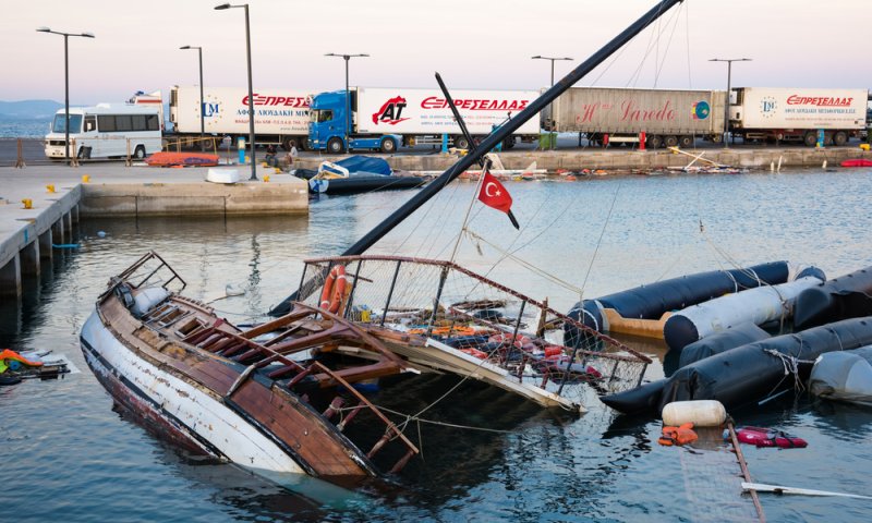 אסון בים התיכון: 78 מהגרים טבעו למוות מול חופי יוון