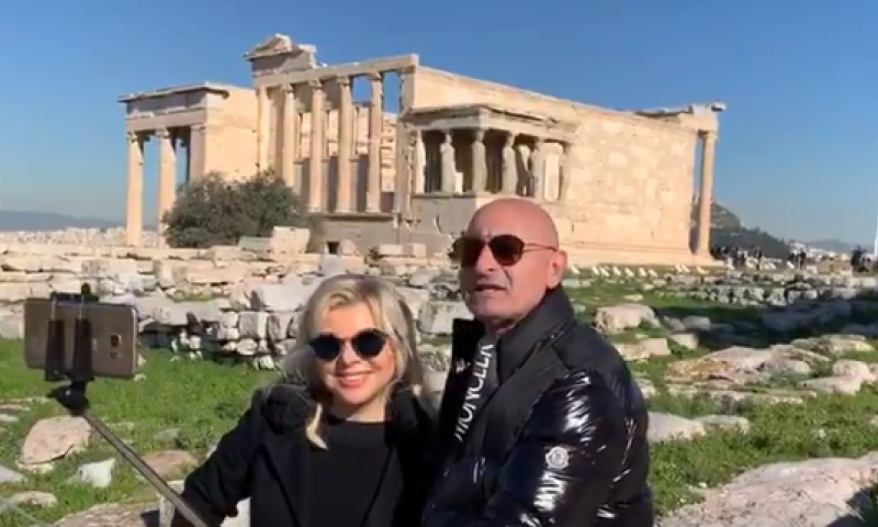 צפו: כך התקבלה שרה נתניהו בסיור באתונה