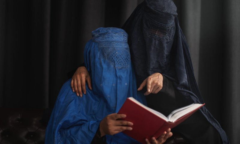 הטליבאן אוסר על נשים ללמוד באוניברסיטה