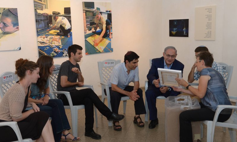נתניהו ביקר בתערוכת הציורים של הדר גולדין