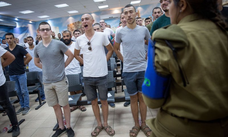 המתגייסים החדשים: "מוותרים על 'מקצוע' לטובת שירות קרבי"