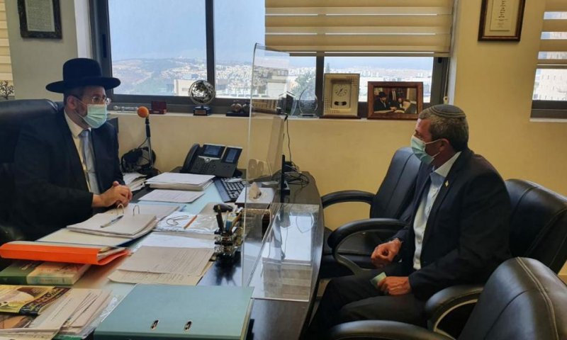 שני דיינים סרוגים חדשים בבית הדין לגיור