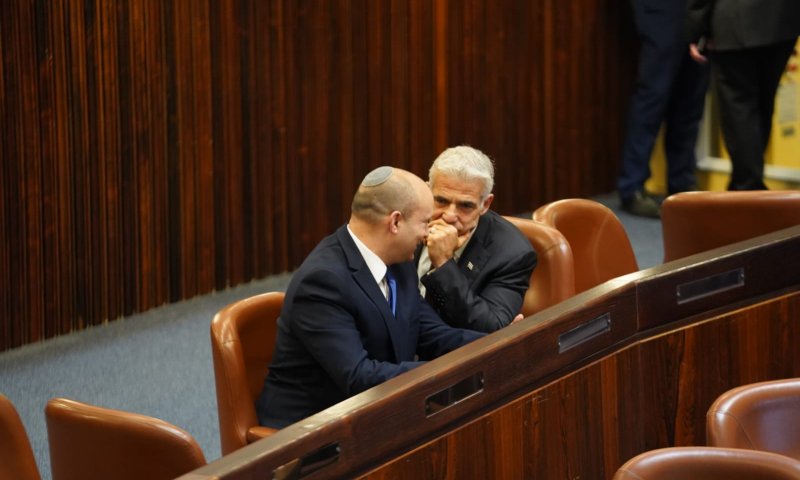 ההסכמים הונחו, התגובות והתקיפות לא איחרו לבוא