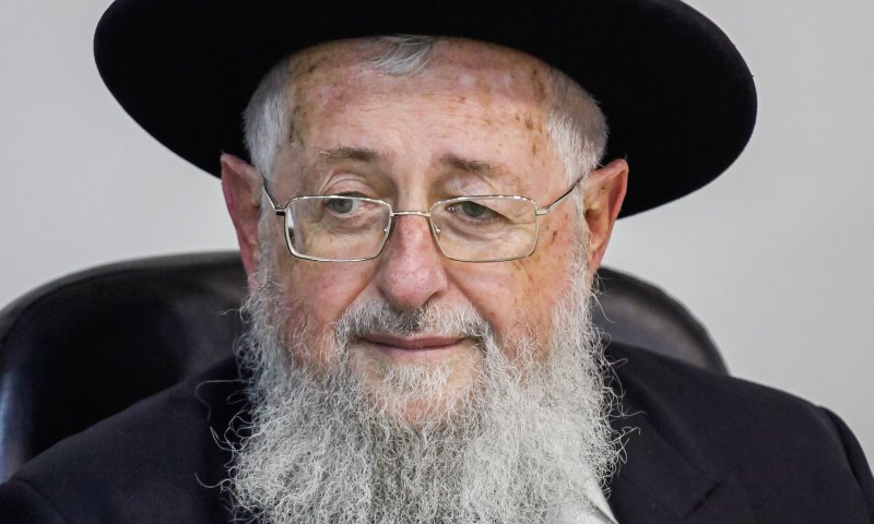 הרב דיכובסקי מבהיר: "הרב יצחק יוסף &ndash; גדול שבגדולים"