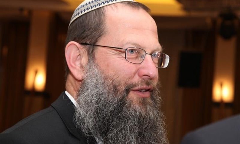 צפו: הרב חיים גנץ במסיבת הודיה על הצלתו ממוות