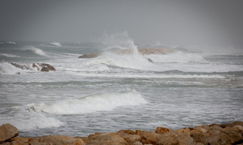 גבר בן 20 איבד הכרה וטבע למוות בחוף באשקלון