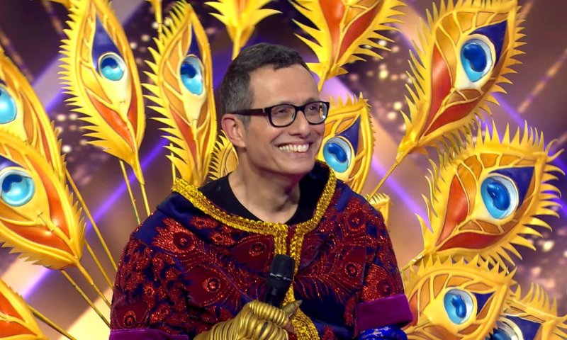 הזמר במסכה: הפתעת ענק מתחת לתחפושת הטווס