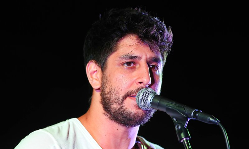 עידן עמדי במחווה מרגשת לאורון שאול והדר גולדין.צפו