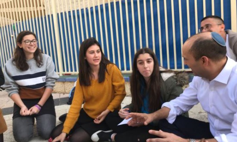 אחרי הנאום היום- בנט משדר עסקים כרגיל