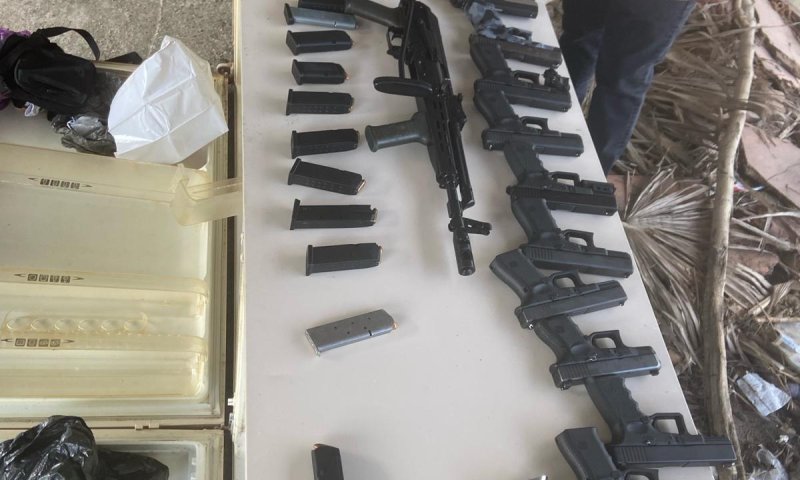 במגרש כדורגל: המשטרה איתרה מצבור אמל"ח גדול