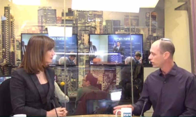 מימין ומשמאל: משדר בחירות עם סויד וברקו