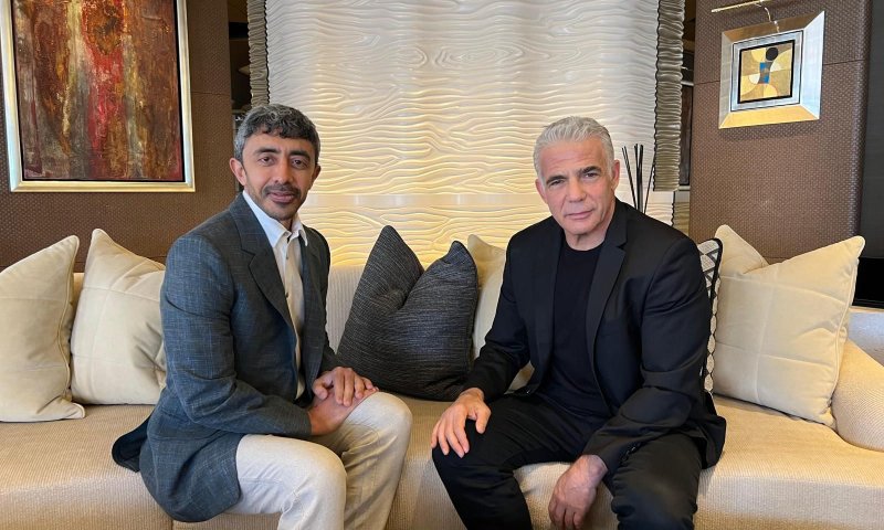 בזמן החופש: הפגישה של לפיד עם הבכיר מהאמירויות