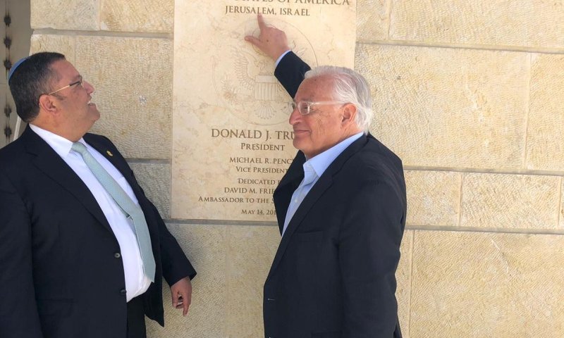 ליאון ושגריר ארה"ב נועדו בשגרירות בירושלים