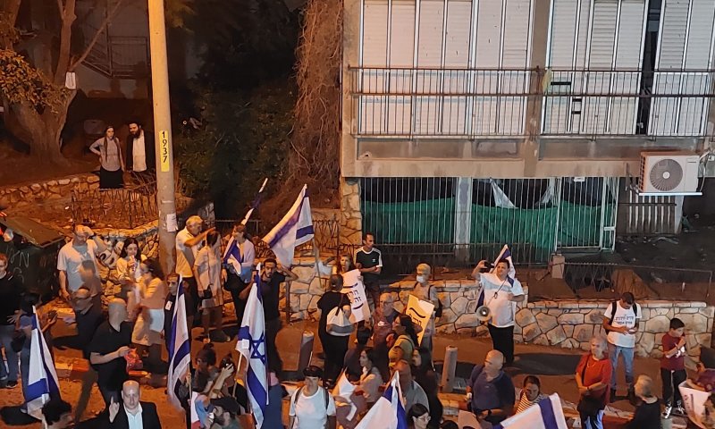 "חרדי זה אחי": מאות צעדו בבני ברק וקראו לאחדות