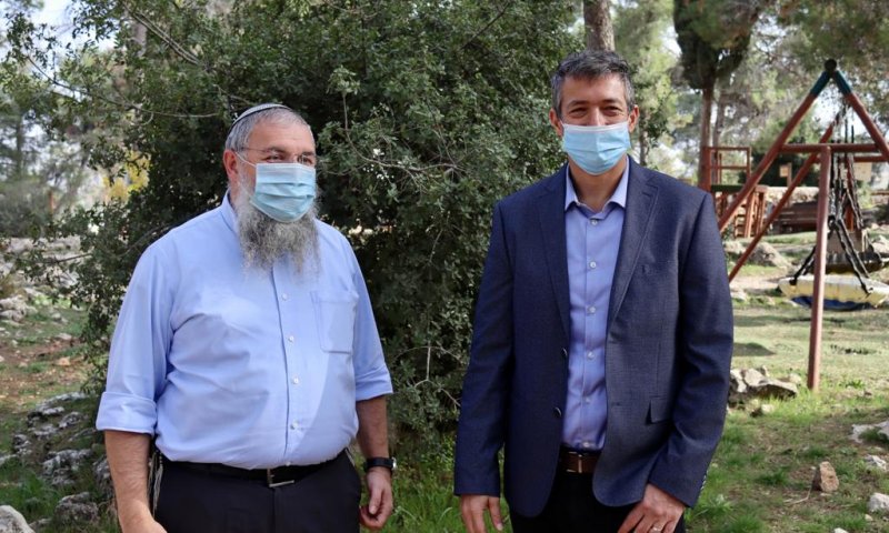 שר התקשורת בגוש עציון: "חיבור של עבר הווה ועתיד"