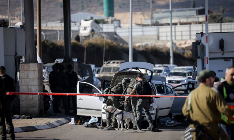 המחבלים פתחו באש לעבר המחסום: תיעוד מהפיגוע