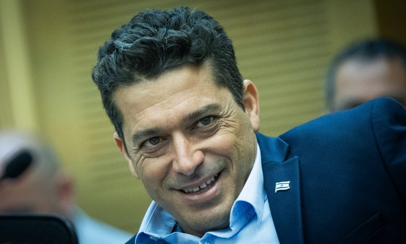 שיקלי תוקף את בנט: ממשיך לשקר במצח נחושה