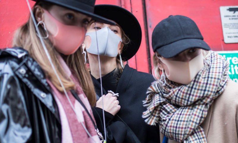 תגובת שרשרת: תמיד שוכחות את המסכה בבית? הנה הפתרון