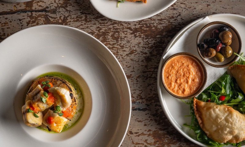 'הולה הולה' פנינה קולינרית בלב שוק הכרמל