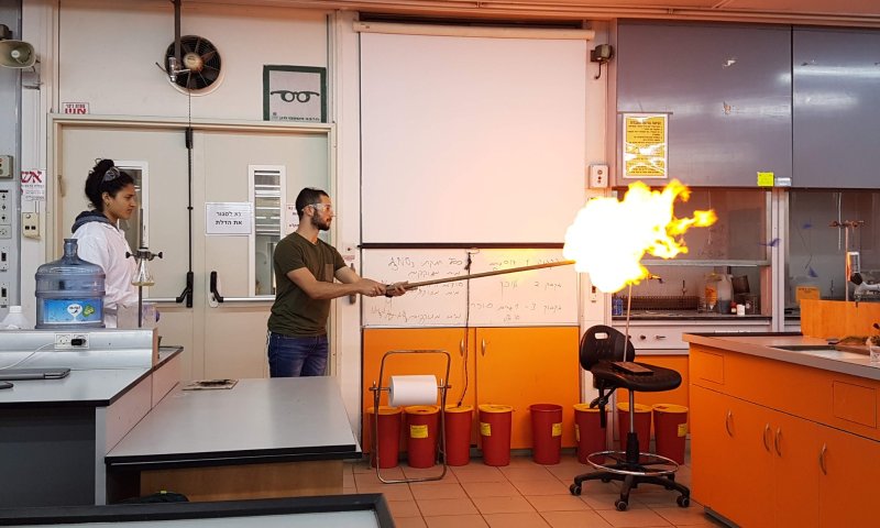 "מערכת החינוך משוועת למורים משמעותיים למדעים"