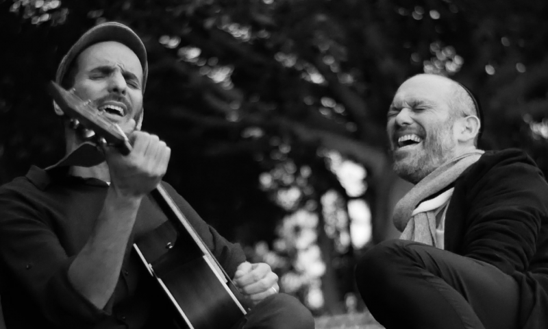 אל תפספסו: יונתן רזאל בדואט בלתי נשכח &bull; צפו